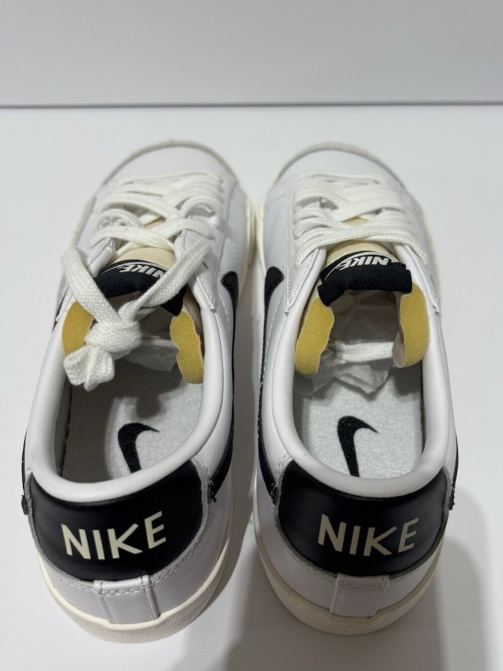Nike Women’s Blazer Low ‘77 Sneakers White Leather, Size 10 M - Picture 5 of 7